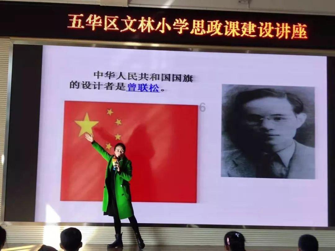 救援矮小的女孩